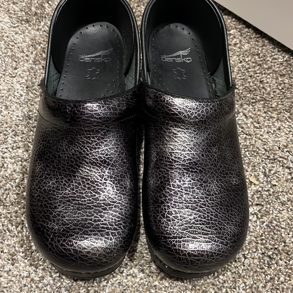 Dansko Clog Size 41 - image 3